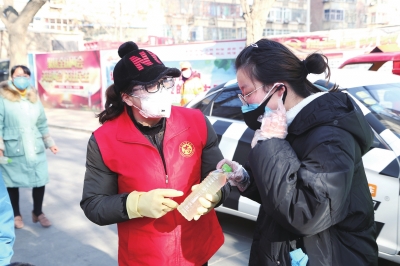 用點滴善舉筑就強大正能量 蘭州市各級道德模范、蘭州好人齊心援助抗擊疫情一線