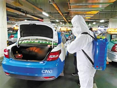 免費(fèi)接送一線抗“疫”人員 蘭州奔馬雷鋒車隊(duì)，你們真棒！