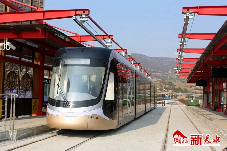 王銳調(diào)研有軌電車示范線一期工程、工業(yè)博物館等項(xiàng)目建設(shè)情況