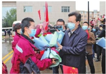 慶陽市第二、三批支援湖北醫(yī)療隊12名隊員凱旋