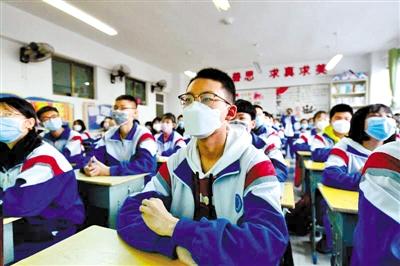 甘肅省初三和高一、高二年級學(xué)生昨日開學(xué) 青春校園又聞瑯瑯讀書聲