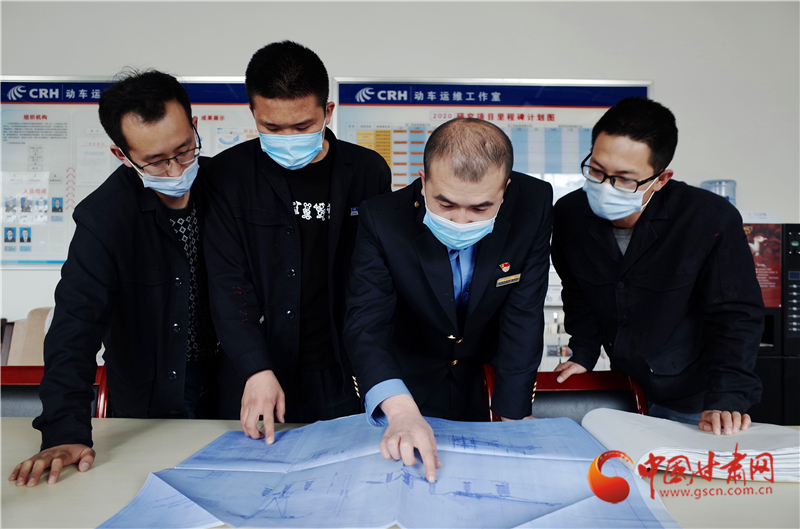 用奮斗的青春護(hù)航高鐵——記全國(guó)鐵路勞動(dòng)模范、蘭西動(dòng)車運(yùn)用所副所長(zhǎng)張學(xué)東