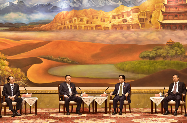 林鐸會(huì)見(jiàn)參加第二十六屆蘭洽會(huì)的企業(yè)家 唐仁健歐陽(yáng)堅(jiān)孫偉等參加有關(guān)會(huì)見(jiàn)