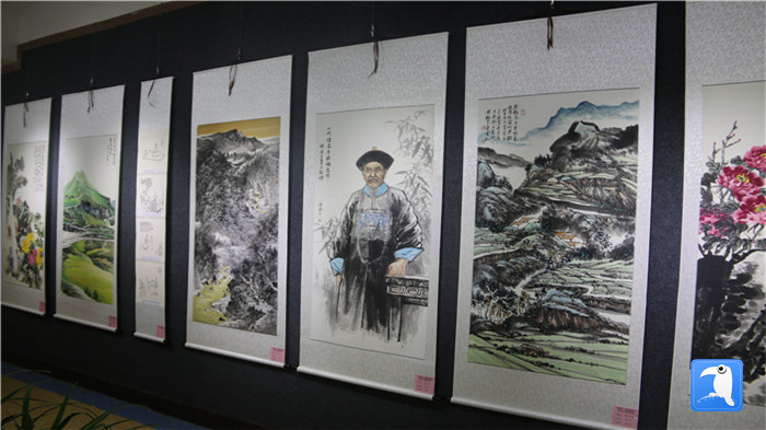 7月1日上午，定西市通渭縣紀委監(jiān)委舉辦“襄郡清風·喜迎建黨99周年”廉政文化書畫展， 共同為黨的生日獻禮。_副本.jpg