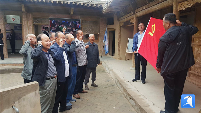7月1日，臨夏州紀委監(jiān)委機關黨總支組織退休黨支部部分黨員前往東鄉(xiāng)縣布楞溝村史館，開展主題黨日活動。_副本.jpg