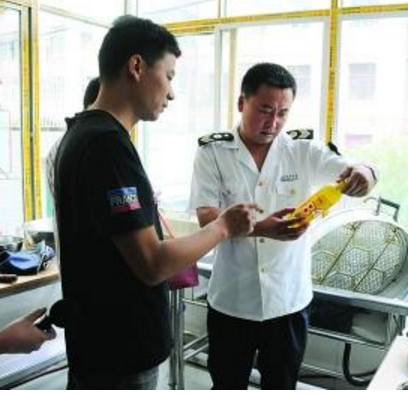 蘭州市場(chǎng)監(jiān)管局綜合行政執(zhí)法隊(duì)開(kāi)展學(xué)校、托幼機(jī)構(gòu)食品安全專項(xiàng)檢查