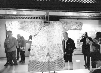 甘肅文化丨嘉慶所賜，被當(dāng)戲服 永登博物館九龍黃袍的前世今生