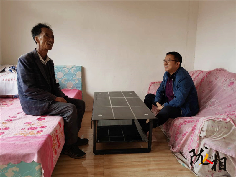 【隴人相】以扶貧為己任 把村民當(dāng)親人——記元古堆村黨支部第一書(shū)記、駐村幫扶工作隊(duì)隊(duì)長(zhǎng)陳元兵