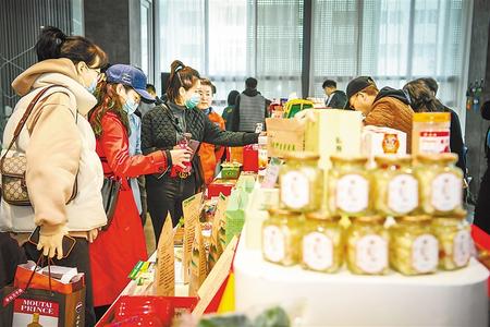 今天，在這里聽榆中的脫貧故事 ——榆中縣“脫貧攻堅(jiān)宣傳周”發(fā)布活動暨脫貧攻堅(jiān)主題成就展啟動側(cè)記