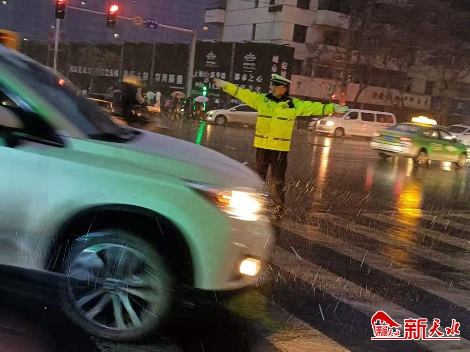 風(fēng)雪襲來，天水最美“警色”在路上！