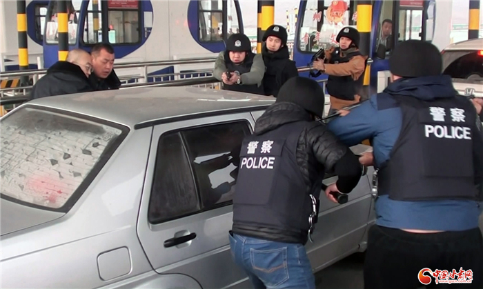 【新春走基層】凝心聚力鑄警魂 敢于亮劍懲兇惡——探訪(fǎng)蘭州市公安局城關(guān)分局刑警直屬大隊(duì)