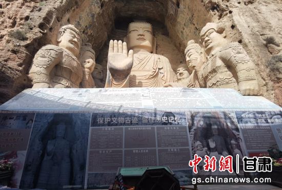 時下，中國“石窟鼻祖”天梯山石窟第13窟大佛足部與局部危巖體搶救性保護(hù)項目正在施工。圖為施工現(xiàn)場。陳曉斌 攝