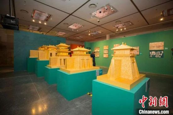 圖為呈現(xiàn)敦煌壁畫中的建筑和園林之美的復(fù)原模型。(資料圖) 敦煌研究院供圖