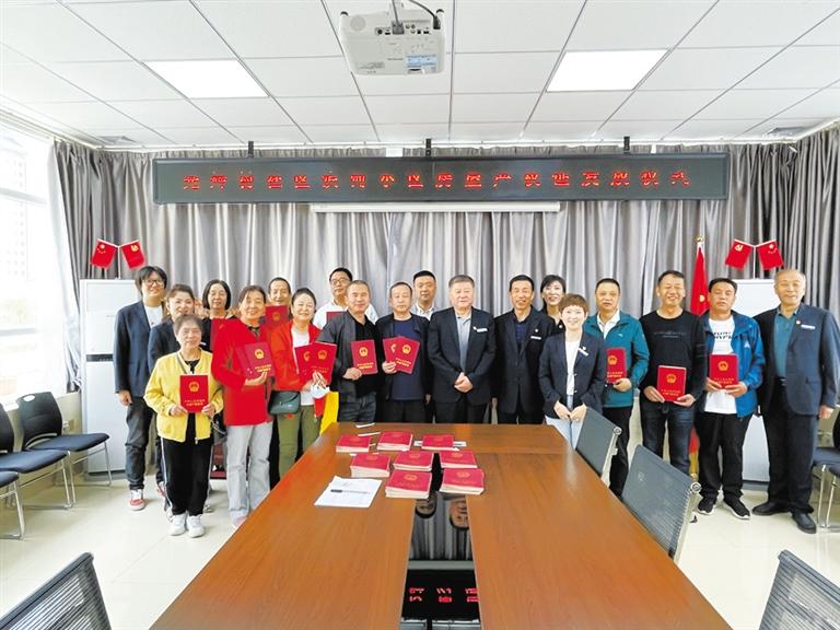 蘭州廣武門街道光輝村社區(qū) 91戶居民終于拿到了房產(chǎn)證！