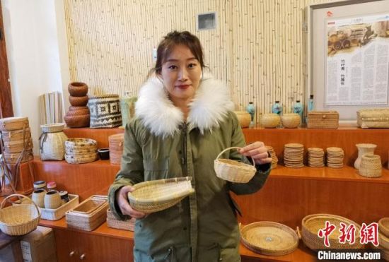 40多種精小玲瓏、純手工制作的新型盛食容器、居家工藝品等，每一件都令人愛不釋手?！●T志軍 攝