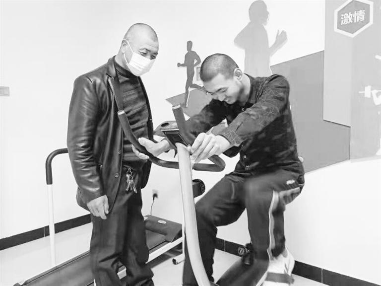 父愛如山！張掖高臺殘疾父親悉心照顧殘疾兒子20余年