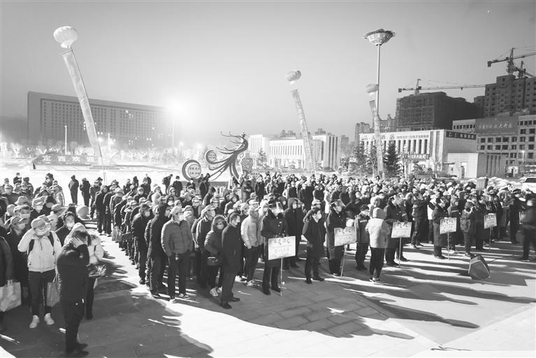 “從家到廠”一站式服務(wù)讓務(wù)工人員返崗無(wú)憂(yōu) 甘肅開(kāi)出今年首趟高鐵務(wù)工專(zhuān)列