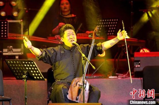 圖為樂隊(duì)主創(chuàng)巴依勒格。(資料圖) 受訪者供圖