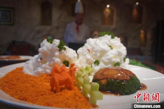 圖為敦煌菜代表菜肴展示?！【琶赖┰?攝