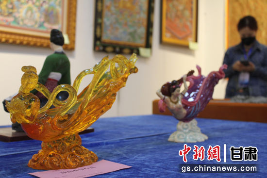 圖為敦煌飛天造型的作品。徐雪 攝