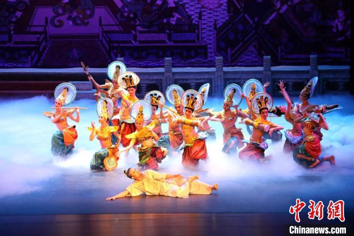 《絲路花雨》在敦煌大劇院演出。(資料圖) 敦煌市委宣傳部供圖