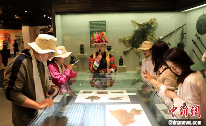 中國“土鄉(xiāng)”青?；ブh：土族故土園集中展示土族文化