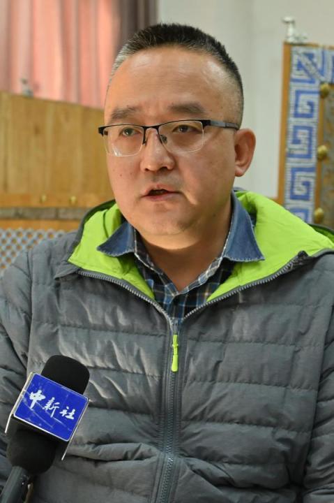 謝焱，甘肅省文物考古研究所副研究館員、考古研究二部主任、田野考古項目負責人。主持參與了張家川馬家塬戰(zhàn)國西戎墓地、臨潭磨溝齊家文化墓地等20多項考古調(diào)查、發(fā)掘工作，曾獲得中國國家文物局田野考古二、三等獎，“十二五”文物保護科學和技術(shù)創(chuàng)新二等獎等榮譽。