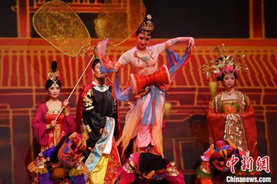 2023年第六屆敦煌文博會(huì)期間，系列演藝上演。(資料圖)李亞龍 攝