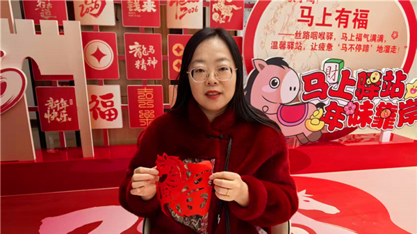 非遺文化看甘肅（63）｜ 胡曉曄：紅紙生花馬奔騰 非遺剪紙映新春